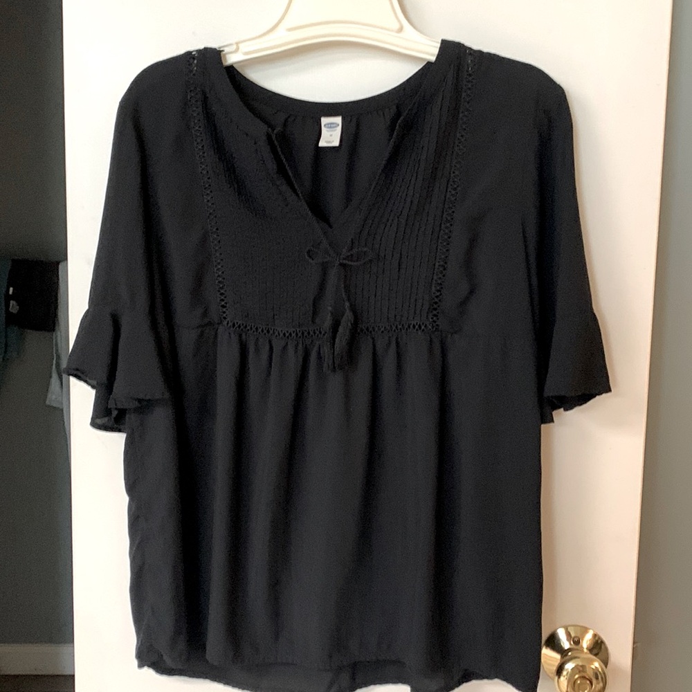 Medium Black Short-Sleeved Blouse